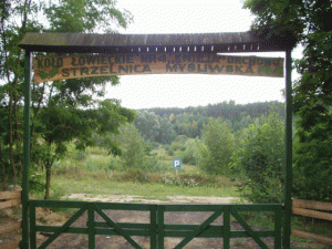 Brama wjazdowa na Strzelnicę Myśliwską